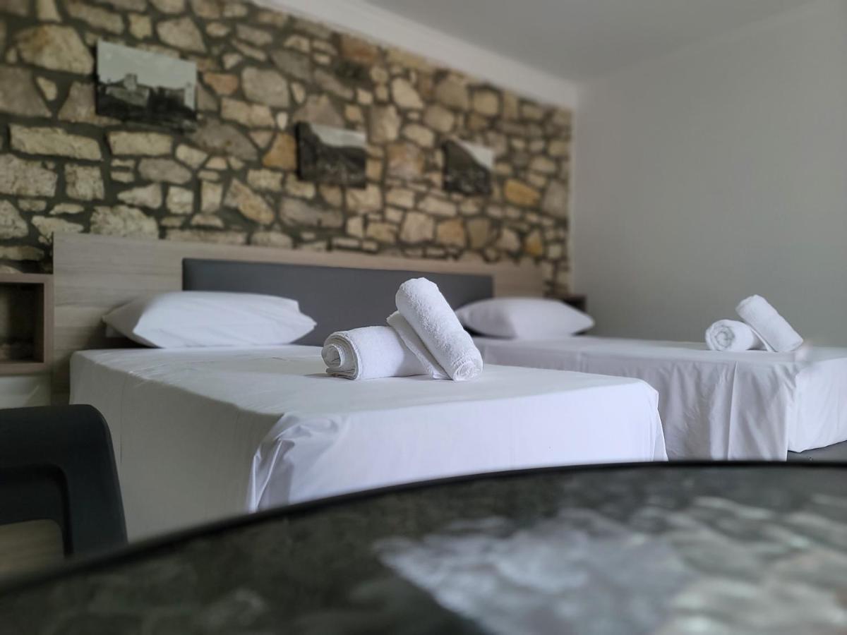 G&K Garden Hotel Берат Екстериор снимка