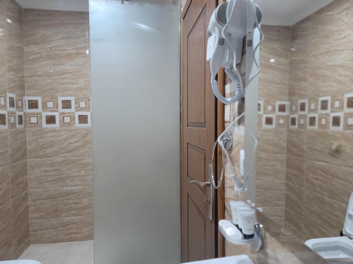G&K Garden Hotel Берат Екстериор снимка