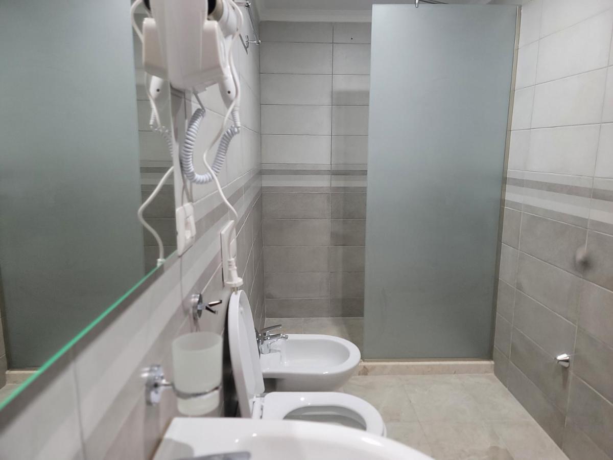 G&K Garden Hotel Берат Екстериор снимка