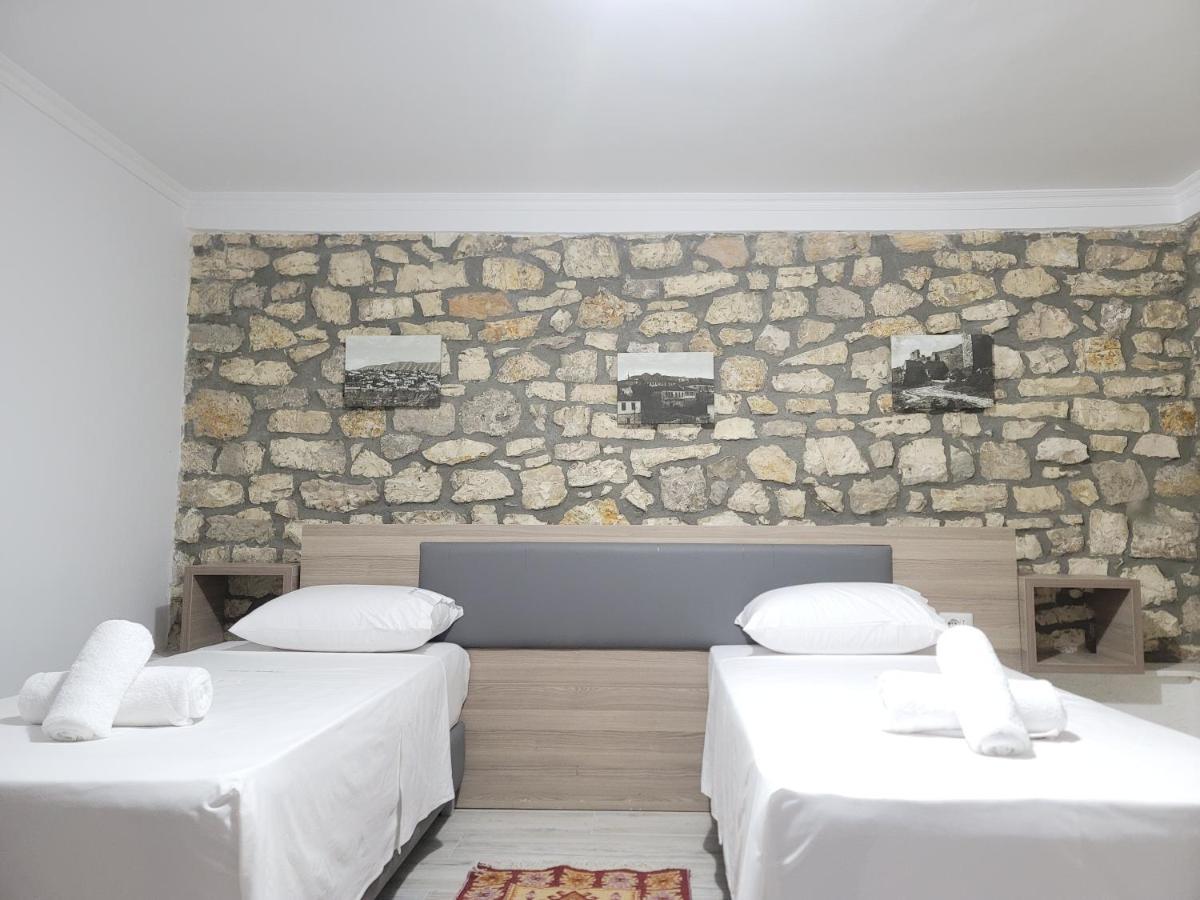 G&K Garden Hotel Берат Екстериор снимка